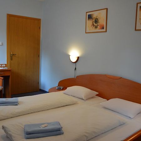 Hotel Vrsatec Vrsatske Podhradie 外观 照片