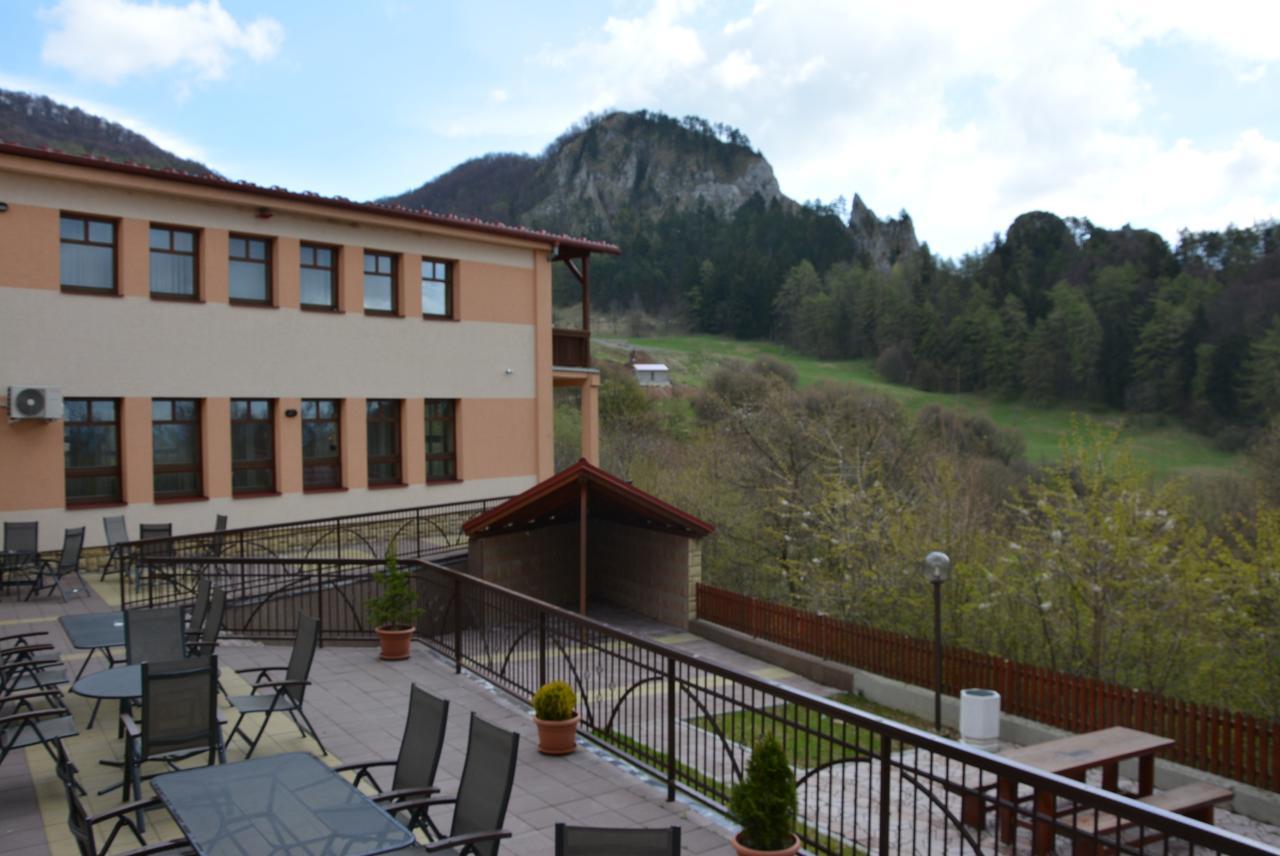 Hotel Vrsatec Vrsatske Podhradie 外观 照片