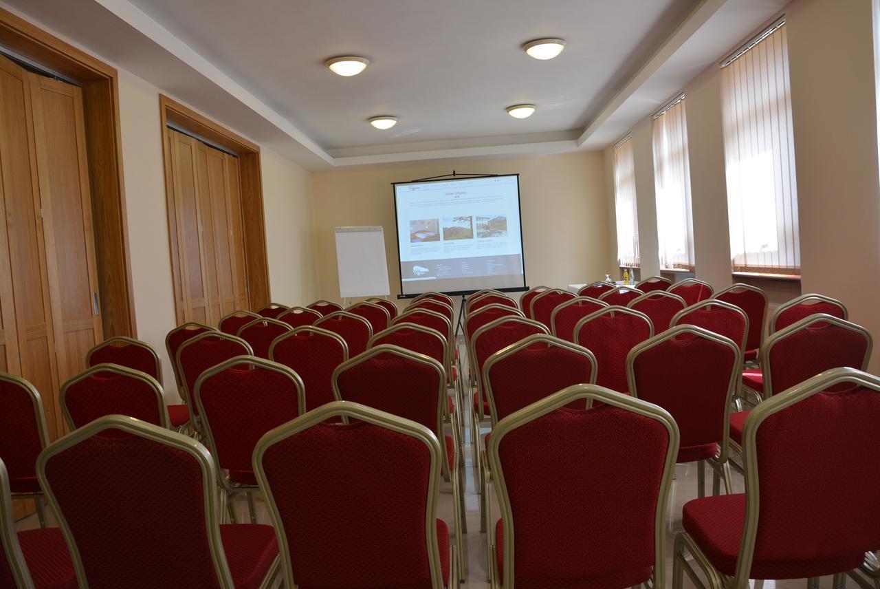 Hotel Vrsatec Vrsatske Podhradie 外观 照片